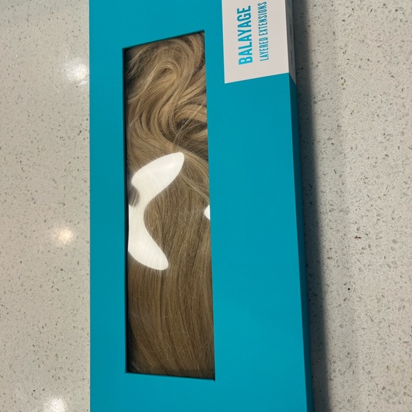 22 inch Golden Blonde Wavy Hair Extension - Picture 3 of 7